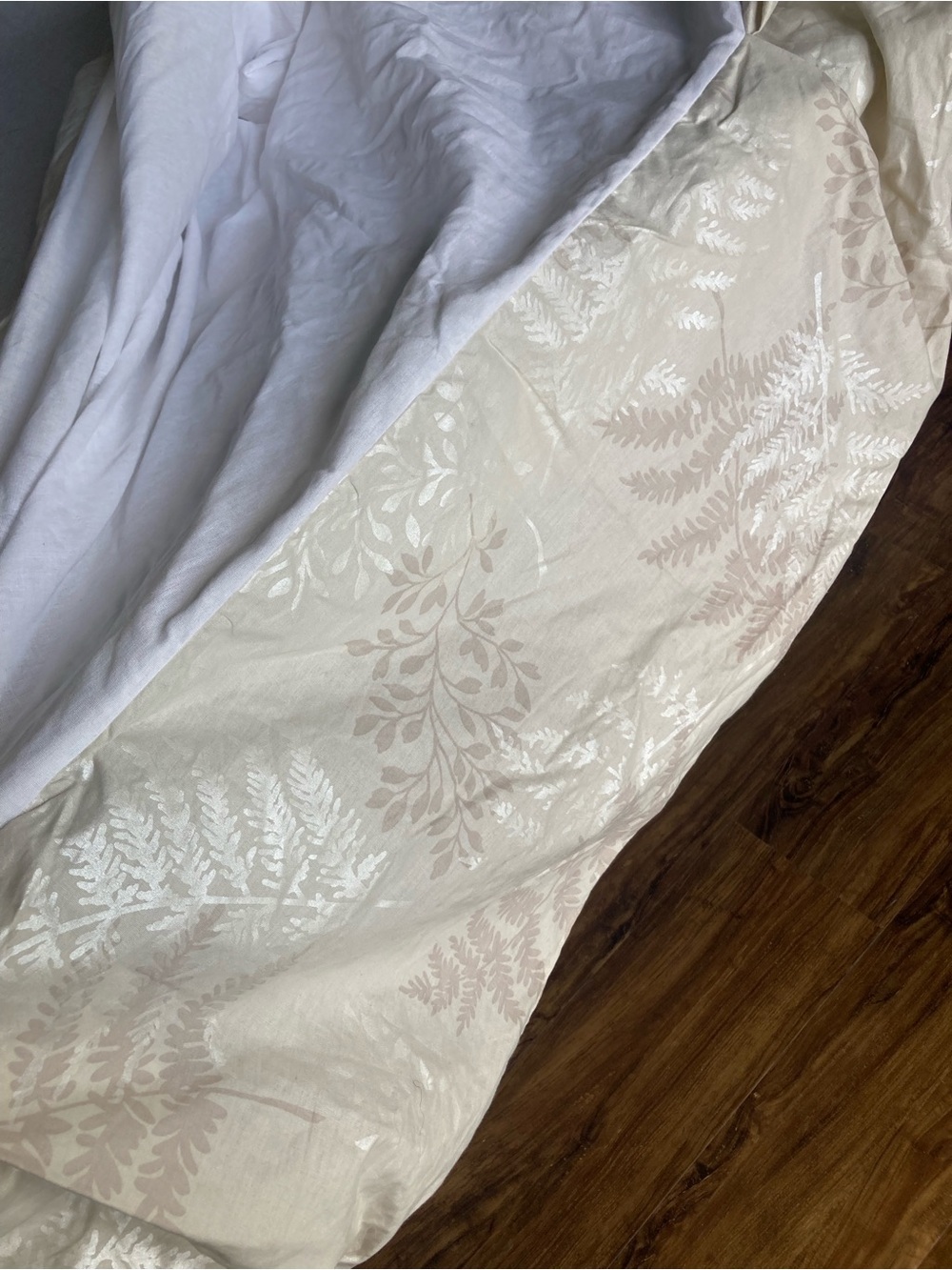 Echo Botanical Bedskirt Full Size - White and Beige Leaf Pattern